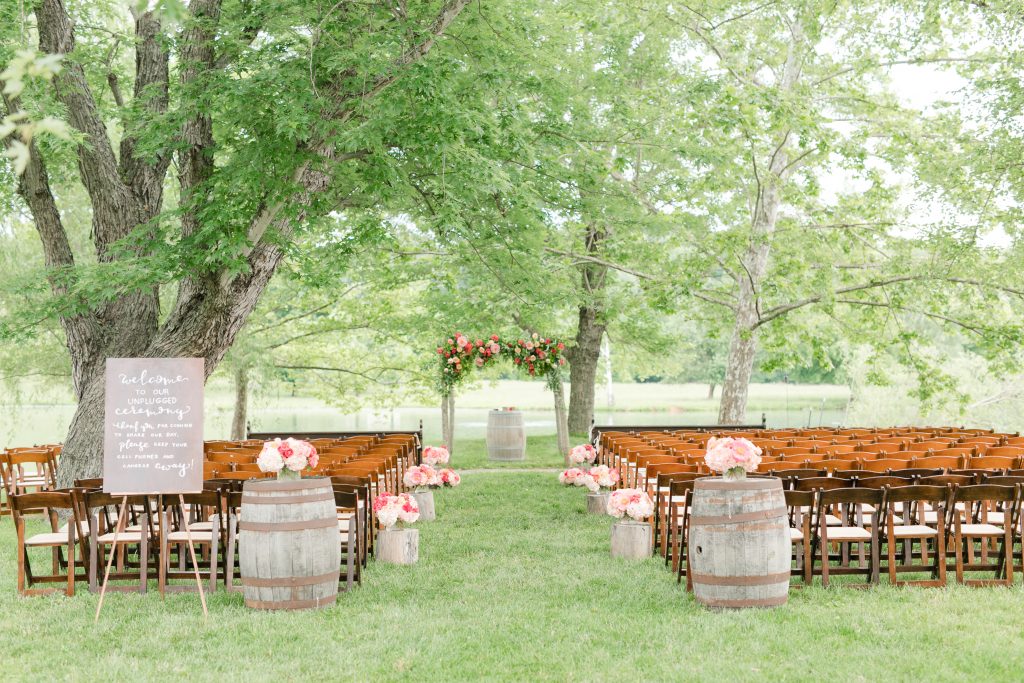 Big Spring Farm outdoor wedding ceremony 